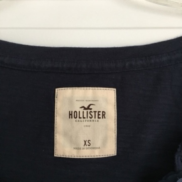 Hollister Women’s Tee NWOT - Picture 3 of 3